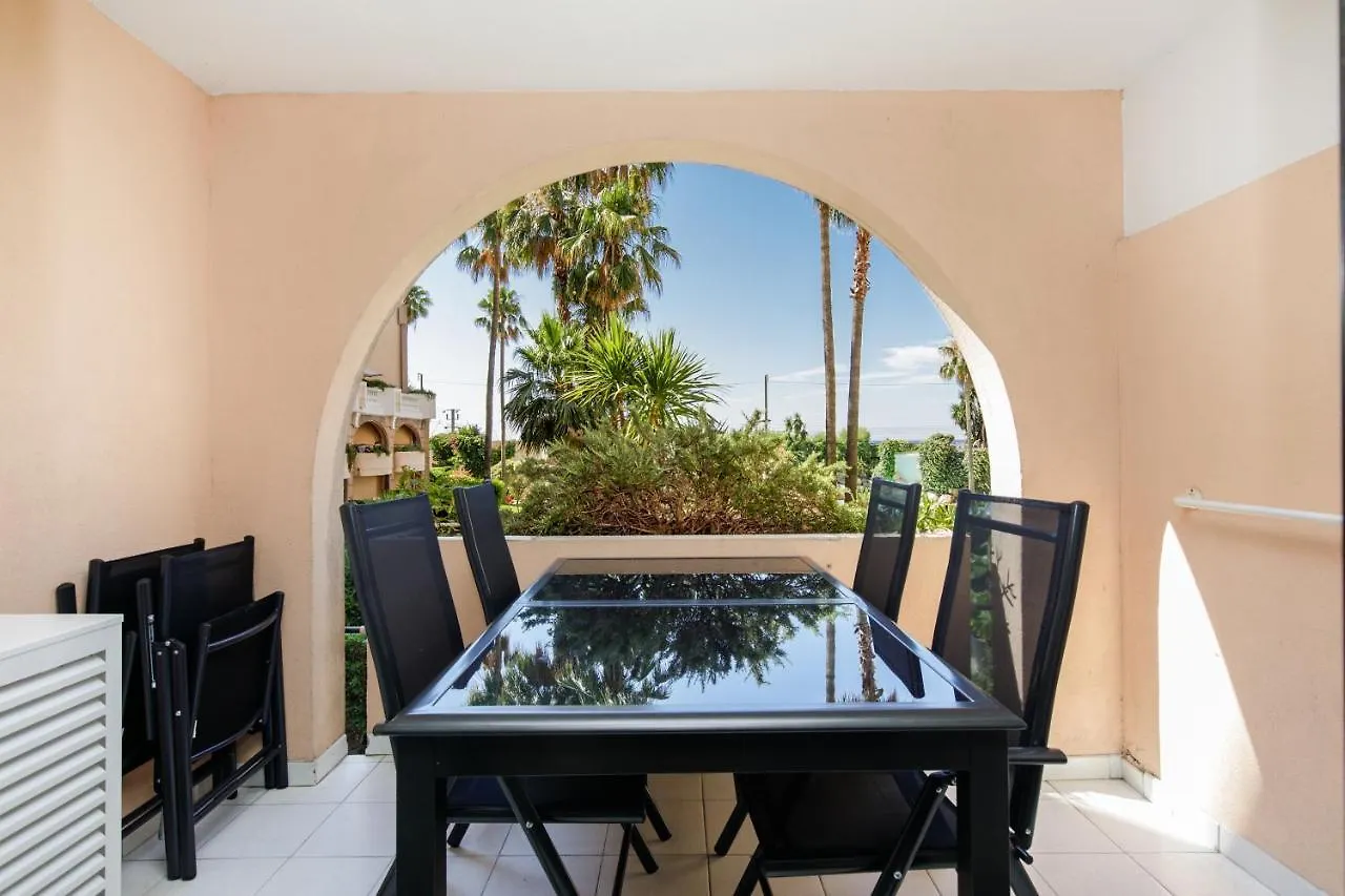 Suite 118 - Piscine - 50 Metres Plage - Terrasse - Clim - Wifi Cannes 0*,  France