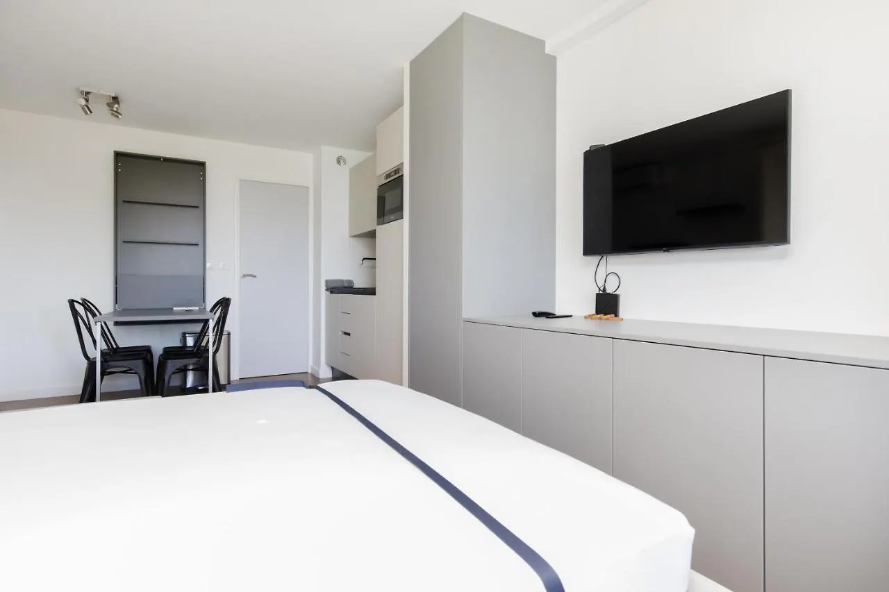 Suite 118 - Piscine - 50 Metres Plage - Terrasse - Clim - Wifi Cannes Appartement